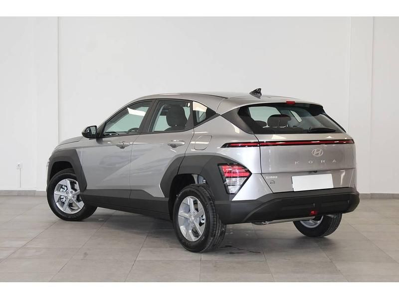 Usado Hyundai Kona 120 CV (88 kW) 2024 Gris claro SUV