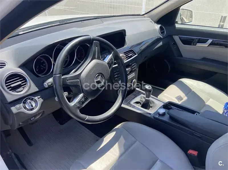 Usado Mercedes C200 Avantgarde 136 CV (100 kW) 2012 Blanco Berlina