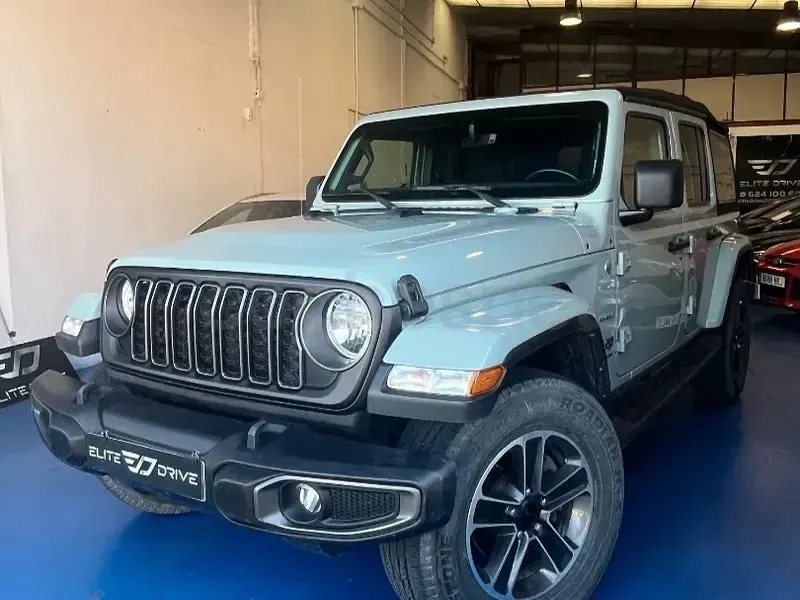 Usado Jeep Wrangler Sahara 272 CV (200 kW) 2023 Gris / plata SUV