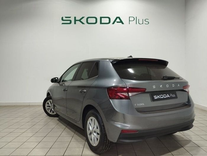 Gris Usado 2024 Skoda Fabia Selection | 16.990 € (Buen precio) - Imagen 1/4