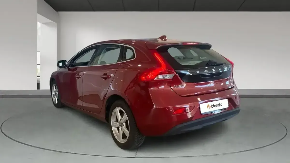 Usado Volvo V40 Summum 115 CV (84 kW) 2014 Rojo