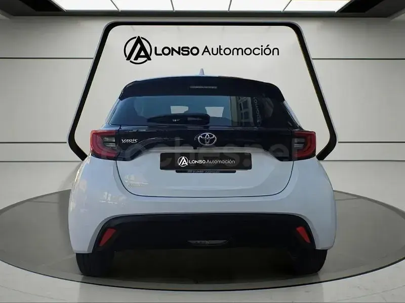 Usado Toyota Yaris 125 CV (91 kW) 2022 Blanco Utilitario