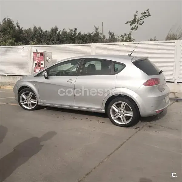 Usado Seat Leon Copa 140 CV (102 kW) 2012 Gris / plata Berlina