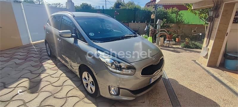 Gris / plata Usado 2013 Kia Carens Monovolumen | 7500 € (Precio justo) - Imagen 1/4