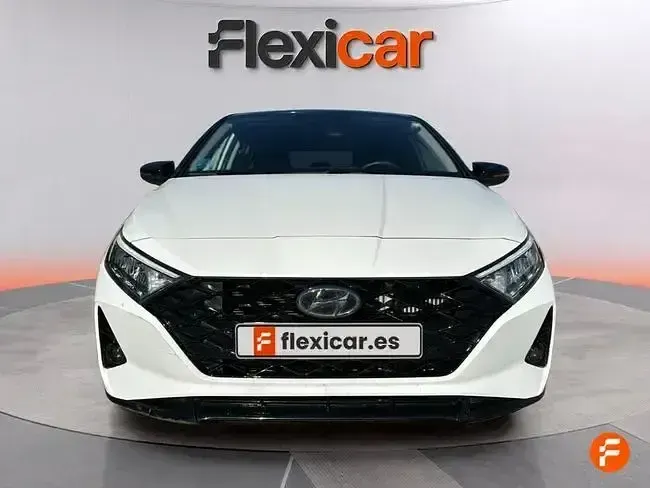 Usado Hyundai i20 100 CV (73 kW) 2022 Blanco Berlina
