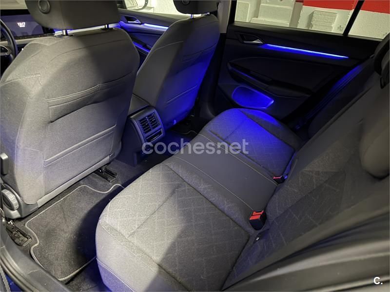 Usado VW Golf VIII Life 110 CV (80 kW) 2024 Azul Berlina