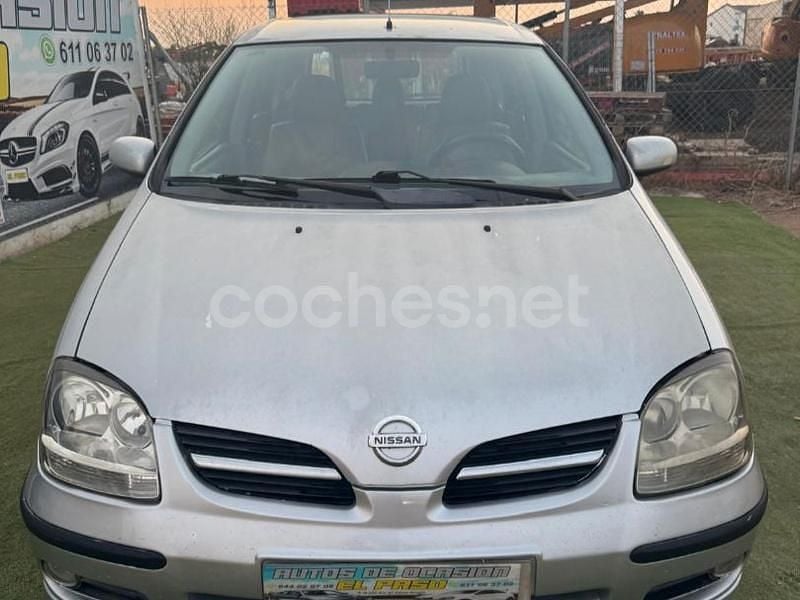 Usado Nissan Almera Tino Acenta 136 CV (100 kW) 2003 Gris / plata Monovolumen