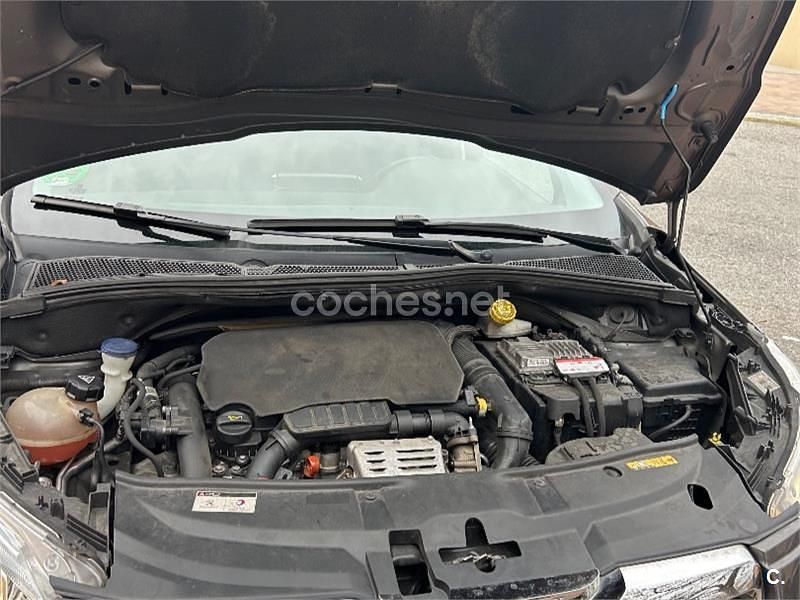 Usado Peugeot 2008 Allure 110 CV (80 kW) 2016 Gris / plata SUV