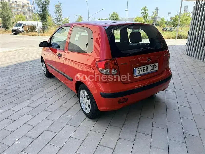 Usado Hyundai Getz 63 CV (46 kW) 2003 Rojo Utilitario