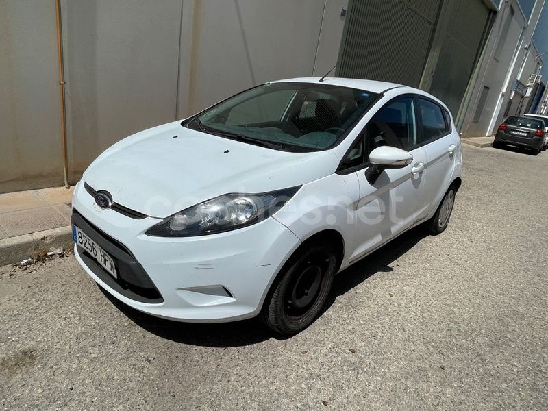 Blanco Usado 2010 Ford Fiesta Trend Utilitario | 3000 € (Buen precio) - Imagen 1/4