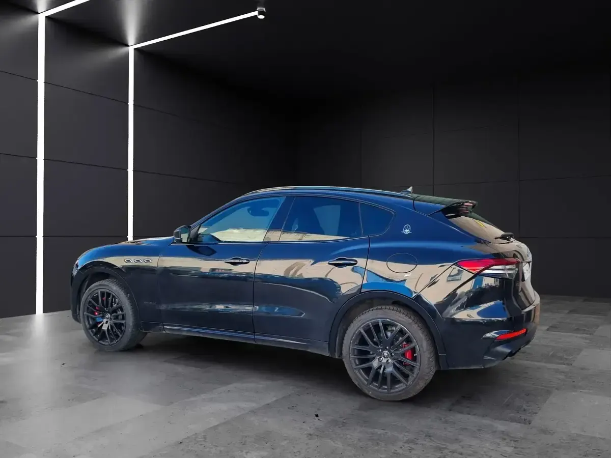 Usado Maserati Levante 275 CV (202 kW) 2021 Negro SUV