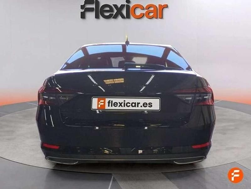 Usado Skoda Superb SportLine 218 CV (160 kW) 2023 Negro Berlina