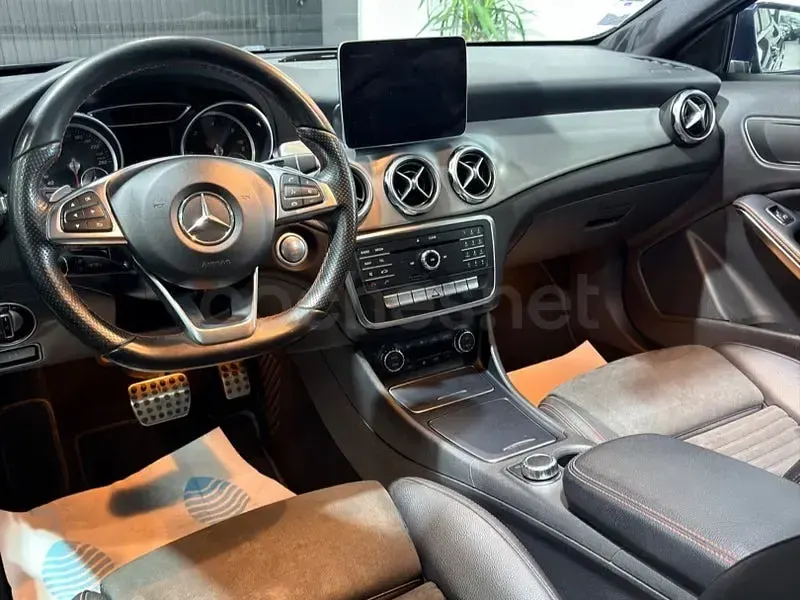 Usado Mercedes GLA200 136 CV (100 kW) 2018 Azul SUV