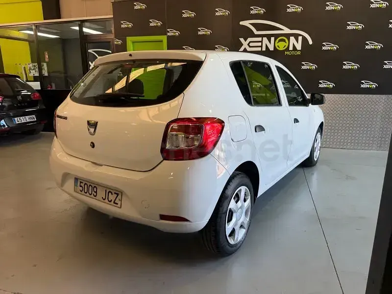 Usado Dacia Sandero Ambiance 75 CV (55 kW) 2015 Blanco Berlina