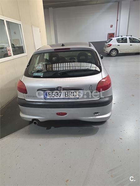 Usado Peugeot 206 75 CV (55 kW) 2001 Gris / plata Berlina