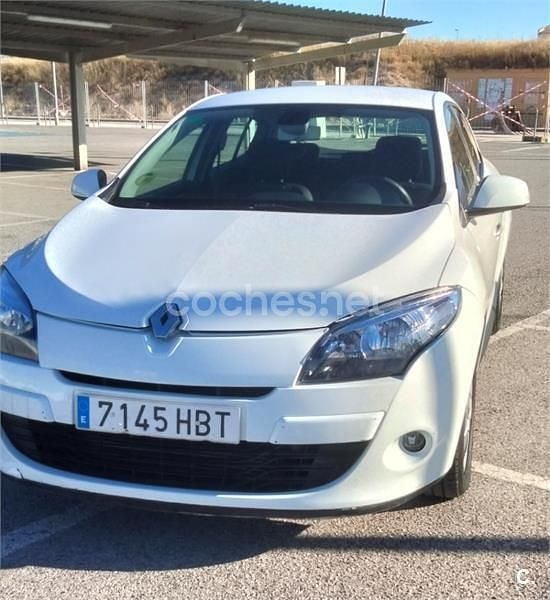Blanco Usado 2011 Renault Mégane III Dynamique Berlina | 4350 € (Precio justo) - Imagen 1/4