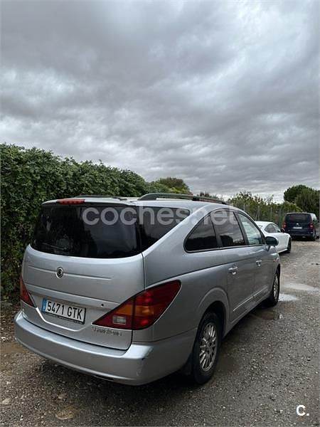 Gris / plata Usado 2010 Ssangyong (KGM) Rodius Limited Monovolumen | 4300 € (Super precio) - Imagen 1/4