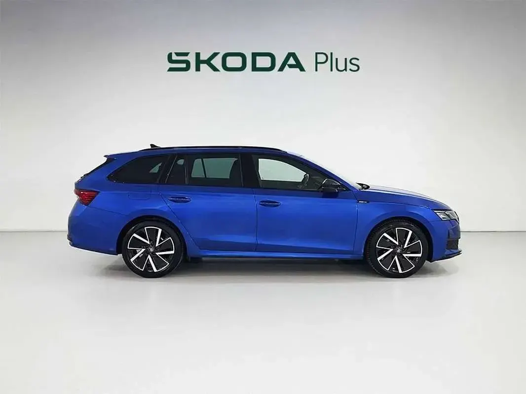 Usado Skoda Octavia SportLine 150 HP (110 kW) 2025 Azul Carrinha