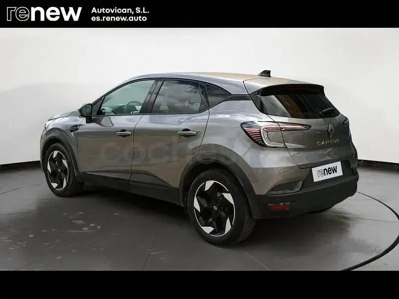 Usado Renault Captur Techno 100 CV (73 kW) 2025 Gris / plata SUV