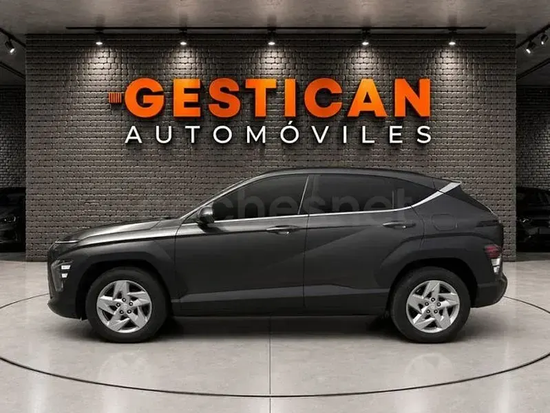 Usado Hyundai Kona 120 CV (88 kW) 2024 Gris / plata SUV