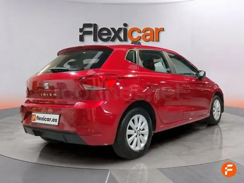 Usado Seat Ibiza Style 75 CV (55 kW) 2018 Rojo Utilitario