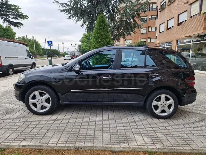 Usado Mercedes ML320 224 CV (164 kW) 2007 Negro SUV