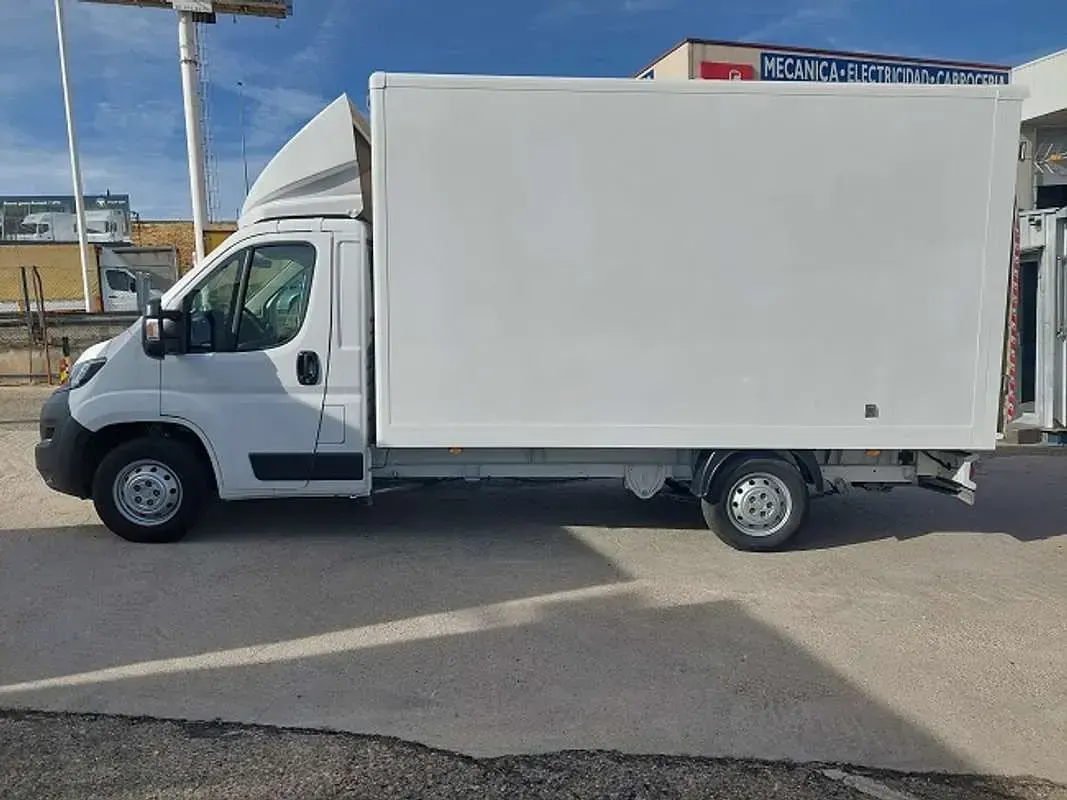 Usado Peugeot Boxer S 140 CV (102 kW) 2021 Blanco Van
