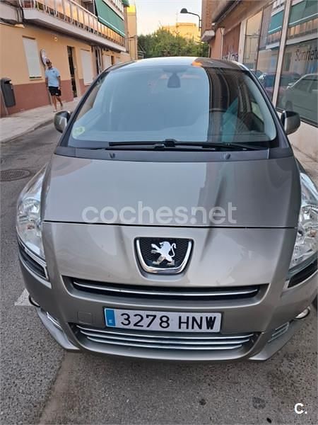 Beige Usado 2013 Peugeot 5008 Allure Monovolumen | 6300 € (Buen precio) - Imagen 1/4