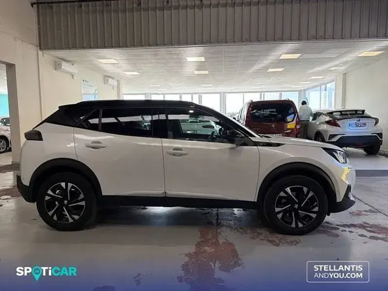 Usado Peugeot 2008 GT 130 CV (95 kW) 2023 Blanco SUV