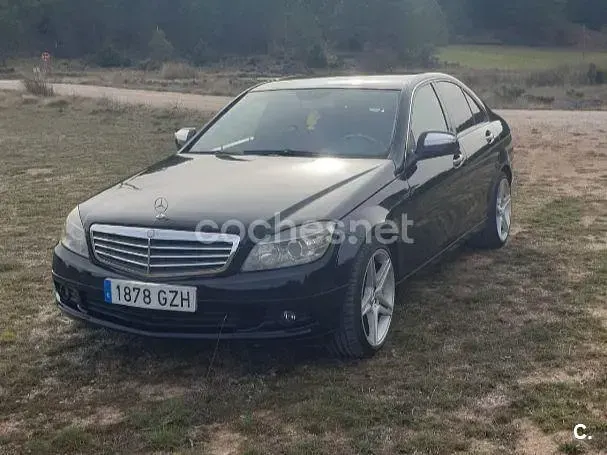 Usado Mercedes C200 Classic 122 CV (89 kW) 2007 Negro Berlina