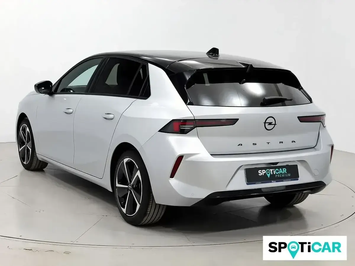 Usado Opel Astra 131 CV (96 kW) 2024 Gris Berlina