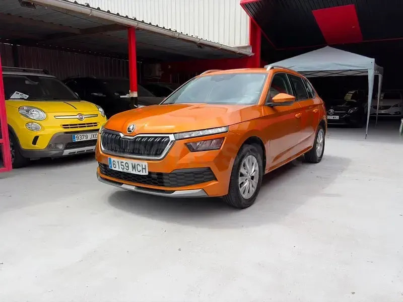 Usado Skoda Kamiq Ambition 90 CV (66 kW) 2022 Naranja SUV