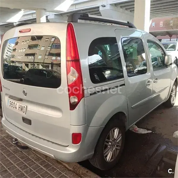 Usado Renault Kangoo Dynamique 110 CV (80 kW) 2012 Gris / plata Monovolumen