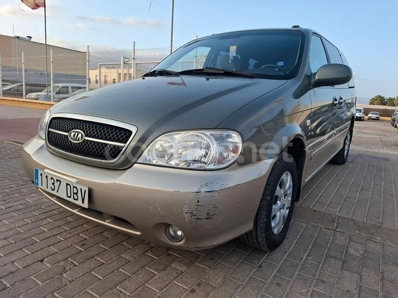 Gris / plata Usado 2004 Kia Carnival LX Monovolumen | 5499 € (Un poco caro) - Imagen 1/4