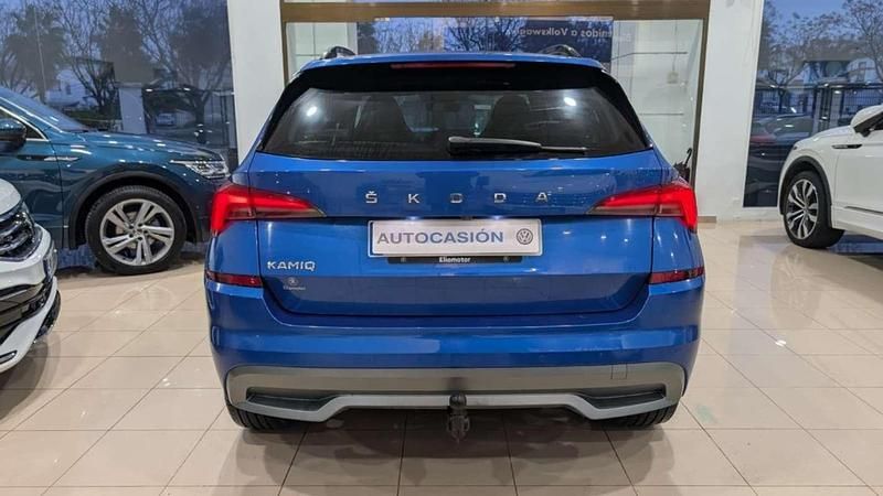 Usado Skoda Kamiq Style 150 CV (110 kW) 2021 Azul SUV
