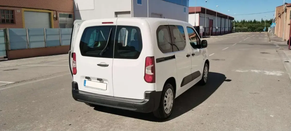 Usado Opel Combo Life Edition 102 CV (75 kW) 2021 Blanco Monovolumen