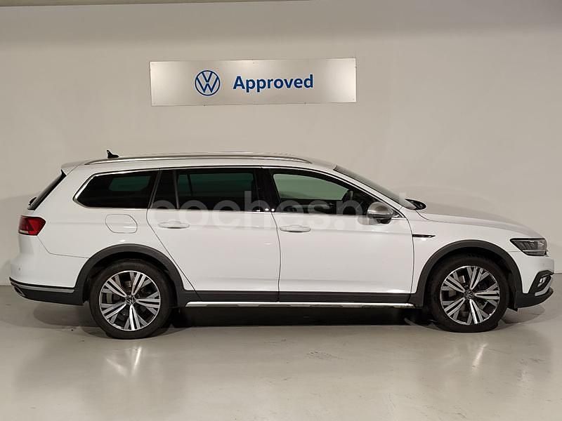 Usado VW Passat Alltrack 200 CV (147 kW) 2023 Blanco Familiar