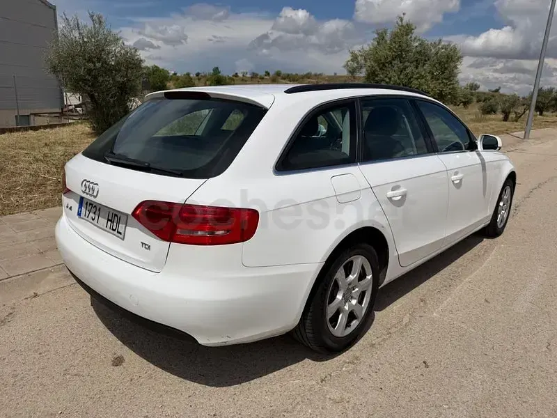 Usado Audi A4 143 CV (105 kW) 2011 Blanco Familiar