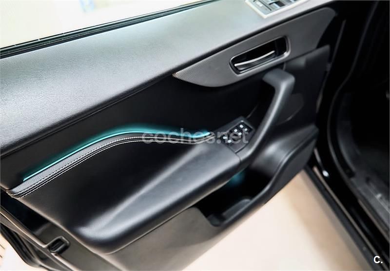 Usado Jaguar F-Pace SVR 550 CV (404 kW) 2019 Negro SUV
