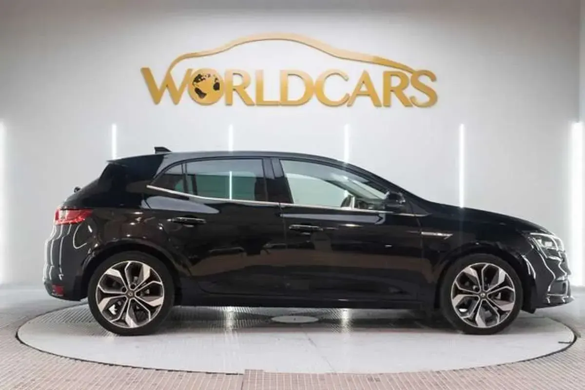 Usado Renault Mégane Zen 140 CV (102 kW) 2019 Negro Utilitario