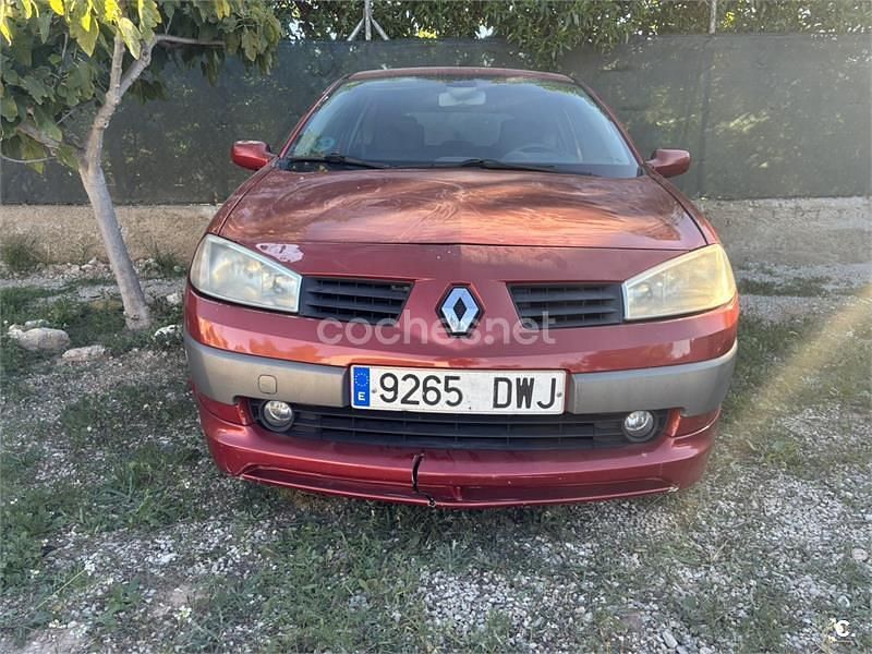 Rojo Usado 2006 Renault Mégane II Expression Berlina | 1250 € (Super precio) - Imagen 1/2