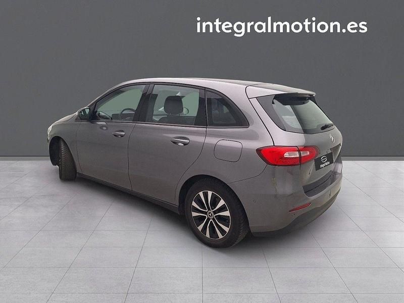 Usado Mercedes B180 136 CV (100 kW) 2020 Gris Monovolumen