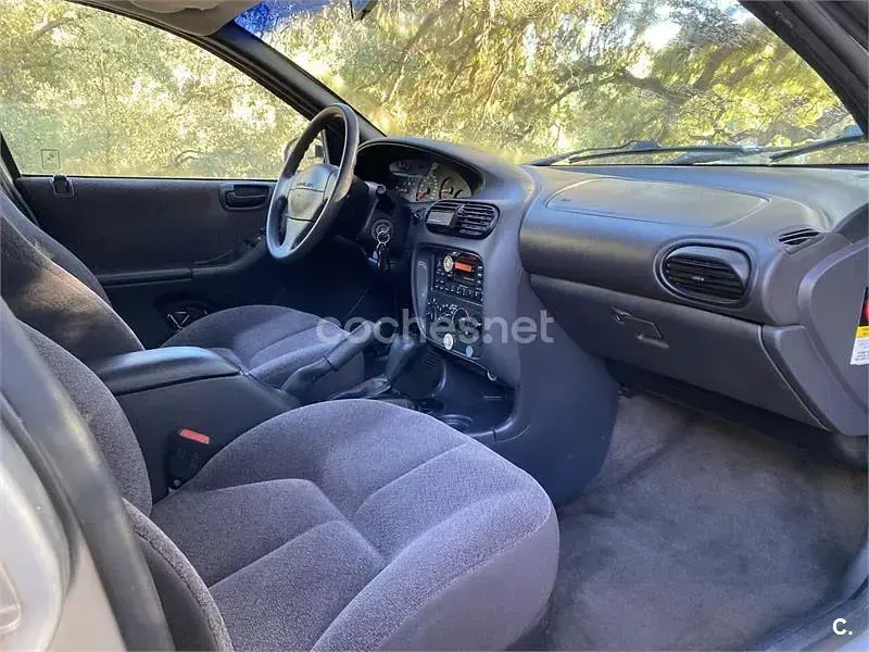 Usado Chrysler Stratus 133 CV (97 kW) 2000 Gris / plata Berlina