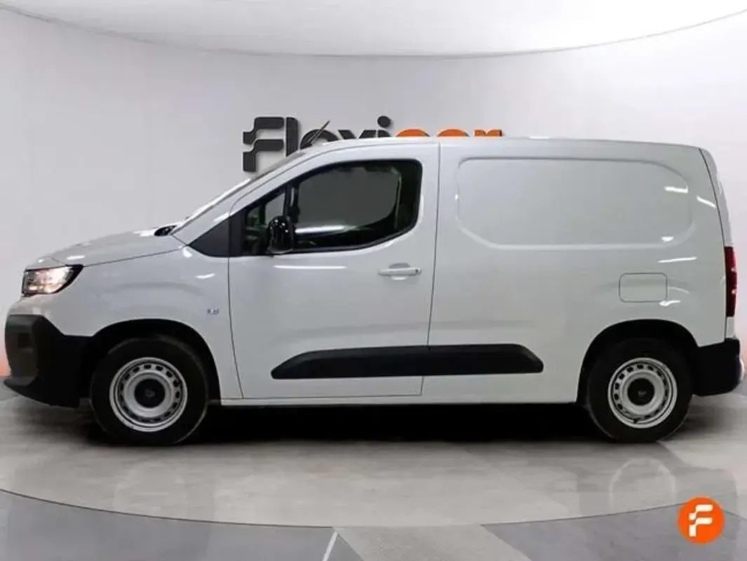 Usado Peugeot TePee Style 99 CV (72 kW) 2024 Blanco Van