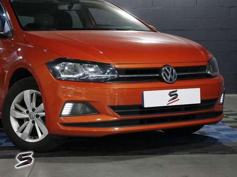 Usado VW Polo Advance 95 CV (69 kW) 2018 Naranja Berlina