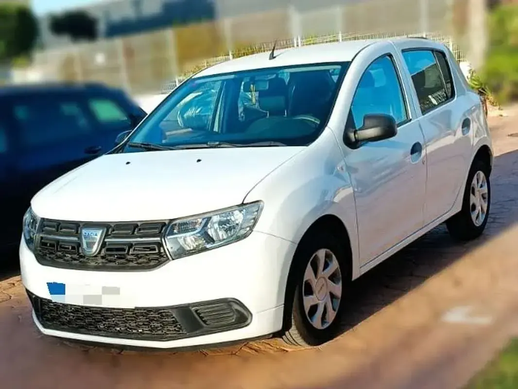 Usado Dacia Sandero Ambiance 75 CV (55 kW) 2017 Blanco Utilitario