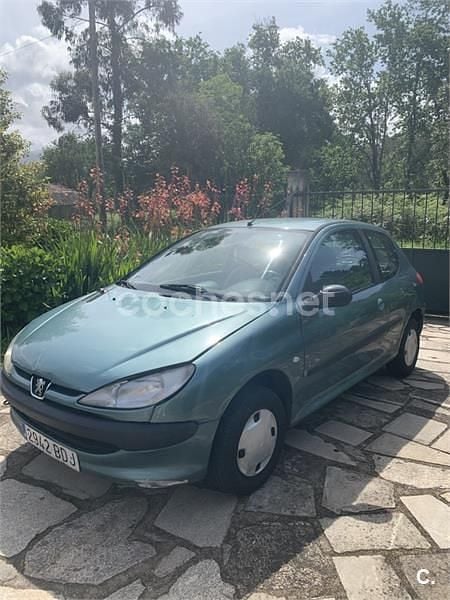 Usado Peugeot 206 75 CV (55 kW) 2000 Verde Berlina