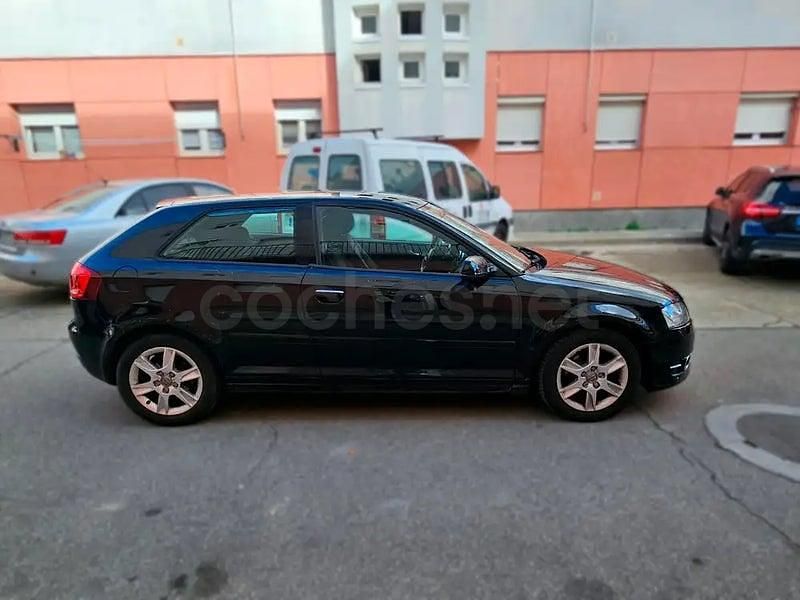 Usado Audi A3 Ambiente 105 CV (77 kW) 2010 Negro Utilitario