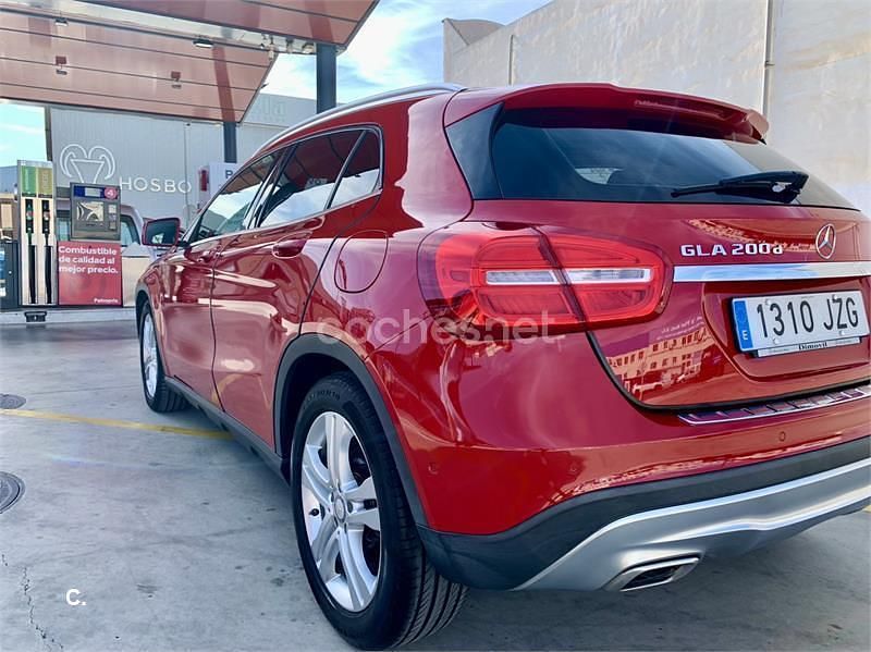 Usado Mercedes GLA200 Urban 136 CV (100 kW) 2017 Rojo SUV
