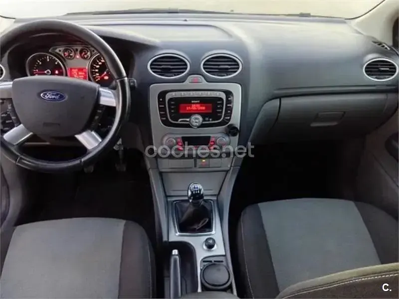 Usado Ford Focus Business Edition 90 CV (66 kW) 2008 Gris / plata Berlina